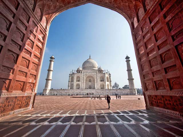 ताजमहल में 364वां उर्स शुरू, शाहजहां और मुमताज की कब्रों को कराया गया स्नान