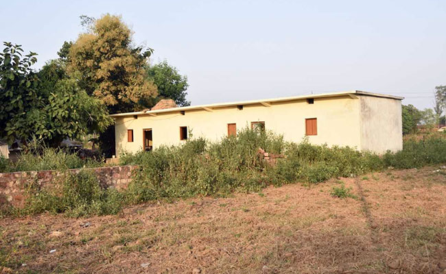 क्या आजकल मुख्यमंत्री के गांव में रात बिताने का भी नहीं होता असर...?