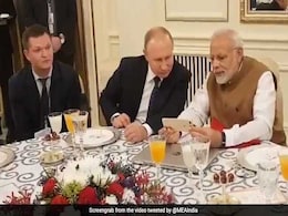 PM Modi, Vladimir Putin Listen To Russian Rendition Of A <i>Bhajan</i> PM Modi, Vladimir Putin Listen To Russian Rendition Of A <i>Bhajan</i>