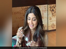 Shilpa Shetty Sunday Binge: शिल्पा शेट्टी ने संडे को कहा 'चीट' करना भी जरूरी, बार-बार देखा जा रहा है Video Shilpa Shetty Sunday Binge: शिल्पा शेट्टी ने संडे को कहा 'चीट' करना भी जरूरी, बार-बार देखा जा रहा है Video
