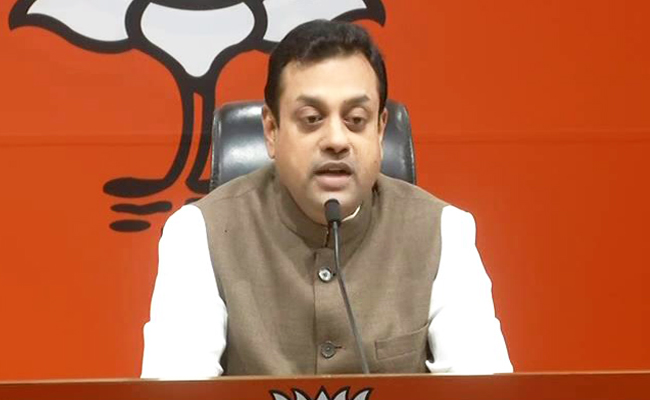 कांग्रेस पर हमला- आप पाकिस्तान में फेसबुक एड से कैंपेनिंग करना चाहते हैं, इसलिए अच्छे नहीं लगते हिंदू