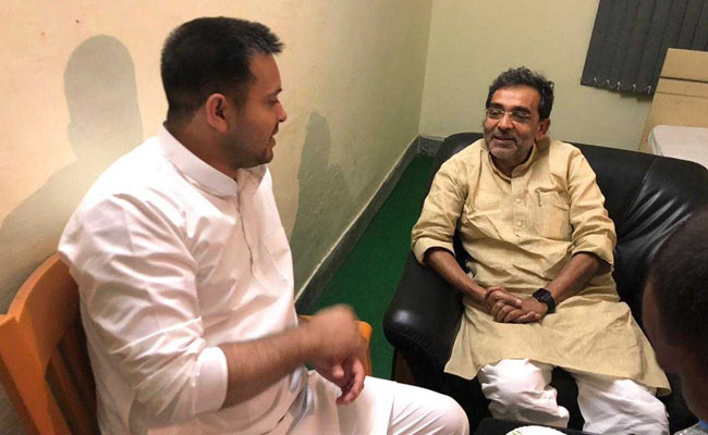 बीजेपी-जेडीयू में सीटों के बंटवारे के बीच तेजस्‍वी यादव से मिले उपेंद्र कुशवाहा
