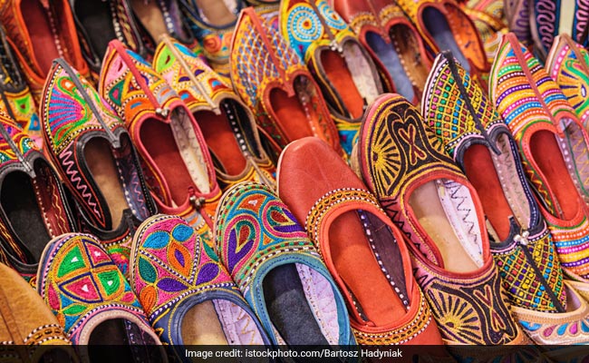 5 Fabulously Festive <i>Juttis</i> To Pair With Your Traditional Outfits