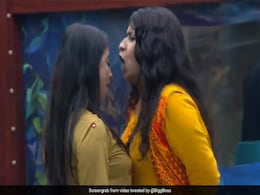 Bigg Boss 12: खान सिस्टर्स के लिए काल बनीं सुरभी राणा, बोलीं- 'मां की कसम खाने वाले इडियट्स...' Bigg Boss 12: खान सिस्टर्स के लिए काल बनीं सुरभी राणा, बोलीं- 'मां की कसम खाने वाले इडियट्स...'