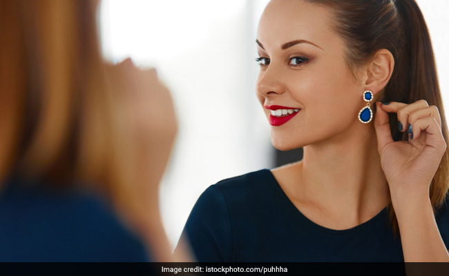5 Pretty Drop Earrings To Keep Casual Looks On Point