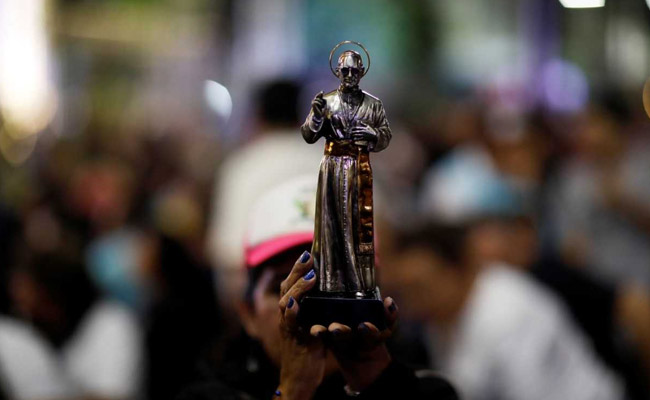 Pope Francis Makes Saints Of Disputed 20th Century Roman Catholic Figures
