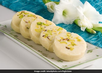 Navratri 1st Day 2021: नवरात्रि के पहले दिन ऐसे करें मां शैलपुत्री की पूजा और पेड़े का लगाएं भोग Recipe