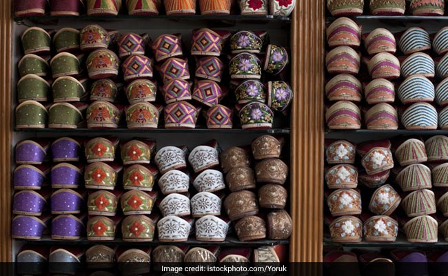 5 Pretty <i>Juttis</i> To Wear With Your Festive Indian Ensembles