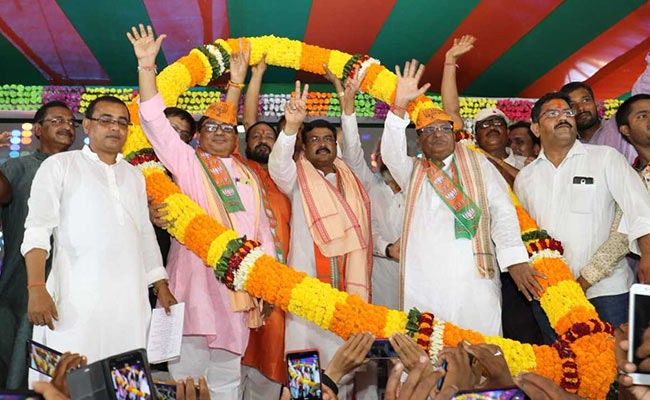 ओडिशाः विधानसभा चुनाव से पहले कांग्रेस को बड़ा झटका, दो बड़े नेताओं सहित कई कार्यकर्ता बीजेपी में शामिल