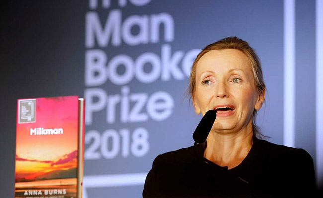 Man Booker Prize: आयरलैंड की लेखिका Anna Burns को 'मिल्कमैन' के लिए मिला मैन बुकर पुरस्कार