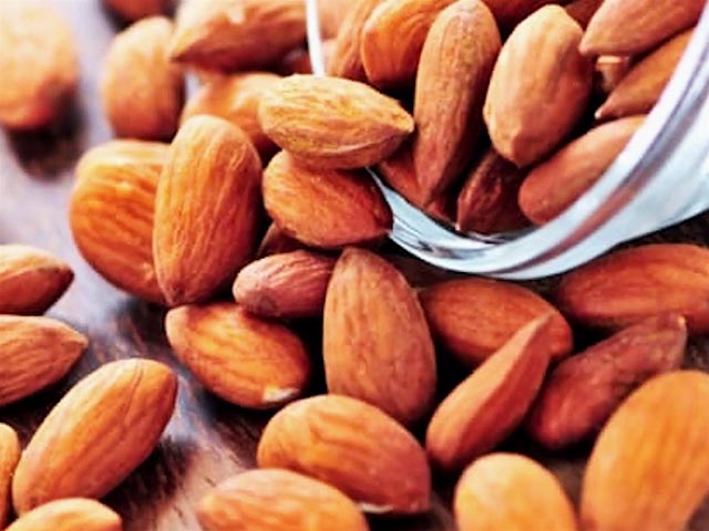 Almonds make a great snack and help keep hunger at bay