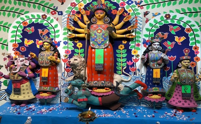 ঠাকুর দেখতে  লাইন দিতে  হবে না বিদেশি পর্যটকদের ঠাকুর দেখতে  লাইন দিতে  হবে না বিদেশি পর্যটকদের