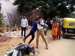 Watch: Karnataka Lawyer, Allegedly Drunk, Assaults Traffic Cops Watch: Karnataka Lawyer, Allegedly Drunk, Assaults Traffic Cops
