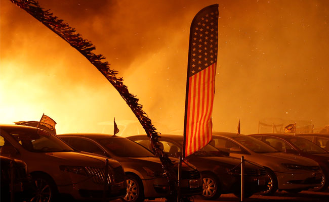 9 Dead In California Wildfire, Residents Take Refuge On Beaches In Malibu