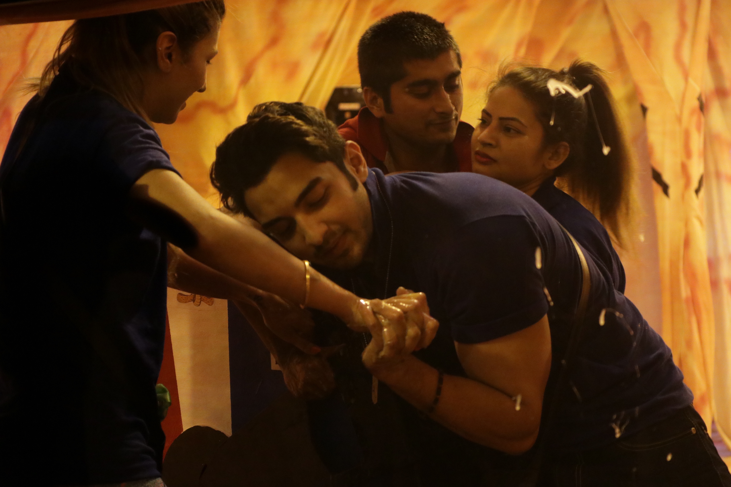 <I>Bigg Boss 12</I>, Day 66, Written Update: Rohit Suchanti Keeps No Stone Unturned To Win The Luxury Budget Task