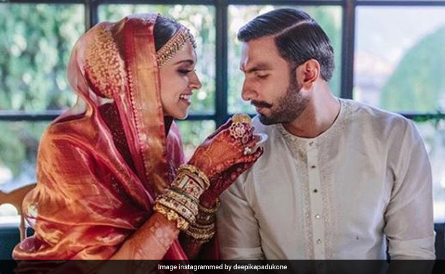 Viral: Deepika Padukone And Ranveer Singh Pose With Their Food Catering Team Post-Konkani Wedding
