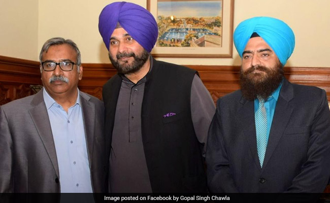 Roasted For Photo With Pro-Khalistan Leader, Navjot Sidhu's Defence