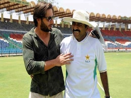 कश्मीर मुद्दा: शाहिद अफरीदी के बयान के बाद जावेद मियांदाद ने पाकिस्तानी क्रिकेटरों को दी यह सलाह.. कश्मीर मुद्दा: शाहिद अफरीदी के बयान के बाद जावेद मियांदाद ने पाकिस्तानी क्रिकेटरों को दी यह सलाह..