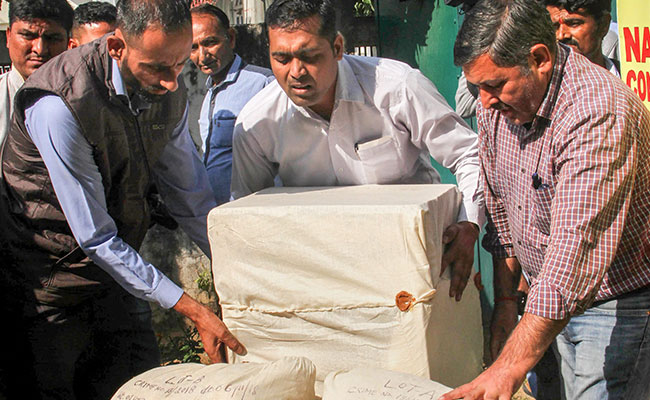 Rs 250 Crore Heroin, Headed To Delhi In Apple Cartons, Seized In Kashmir