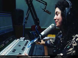 Meet Rafia Rahim, First Woman Radio Jockey In Kashmir's Budgam Meet Rafia Rahim, First Woman Radio Jockey In Kashmir's Budgam