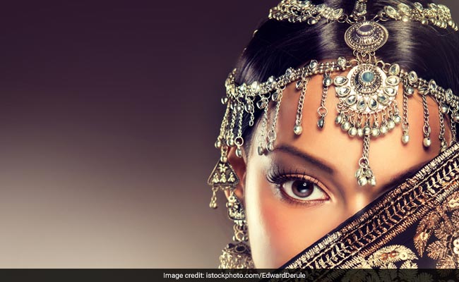 Indian Hair Accessories To Wear This <i>Shaadi</i> Season