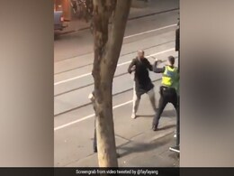 1 Dead In Melbourne Stabbing; Accused Slashed Cops Before Being Shot 1 Dead In Melbourne Stabbing; Accused Slashed Cops Before Being Shot