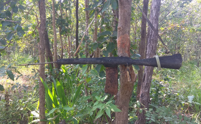 झारखंड के चाईबासा में नक्सलियों ने रेल पटरियों को विस्फोट कर उड़ाया, रेल सेवाएं बाधित