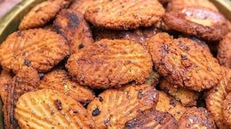 Chhath Puja 2022: How To Make Bihari-Style Khasta Thekua (Recipe Video Inside)