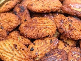 Chhath Puja 2022: How To Make Bihari-Style Khasta Thekua (Recipe Video Inside) Chhath Puja 2022: How To Make Bihari-Style Khasta Thekua (Recipe Video Inside)