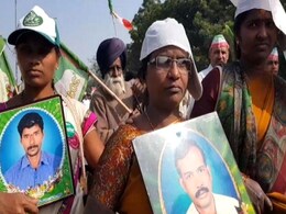 Holding Photographs Of Husbands, Widows Of Farmers Protest In Delhi Holding Photographs Of Husbands, Widows Of Farmers Protest In Delhi