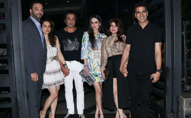 In Pics: Akshay Kumar And Twinkle Khanna's Dinner Date With Bobby Deol, Tanya Deol And Others