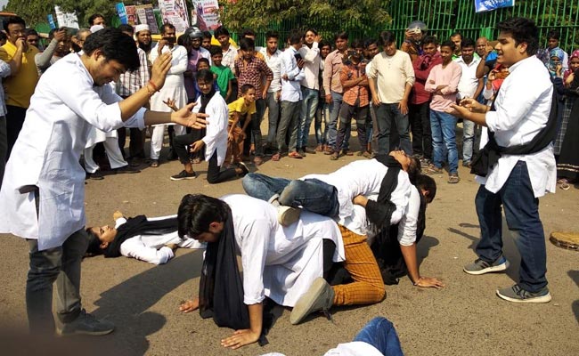 दिल्ली: नशे के खिलाफ जागरूकता के लिए नुक्कड़ नाटक का हुआ आयोजन