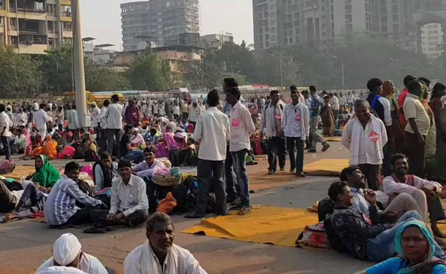 20,000 Farmers March From Thane To Mumbai Demanding Drought Compensation