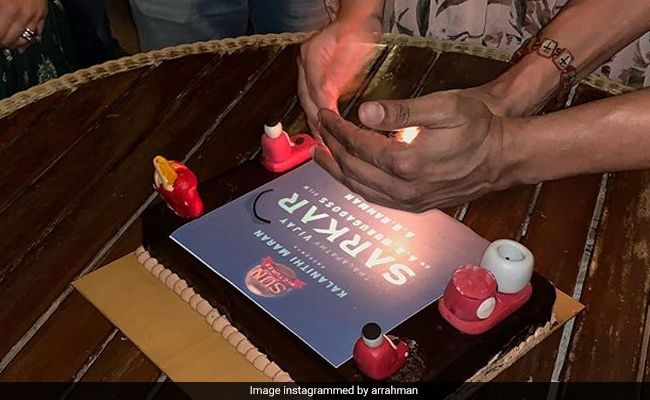 At <i>Sarkar</i> Crew Get-Together, Mixer Grinder Is Icing On Top Of Cake