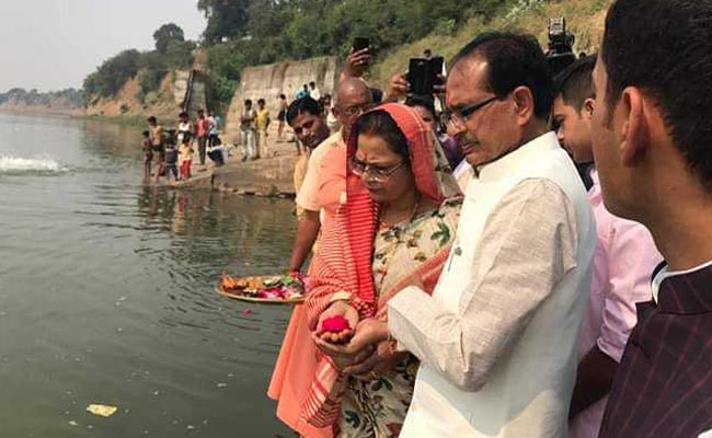 Temple Visits For Shivraj Singh Chouhan, Kamal Nath Ahead Of Voting