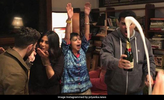 प्रियंका चोपड़ा ने मंगेतर के साथ एन्जॉय की प्री-वेडिंग पार्टी, Pics Viral