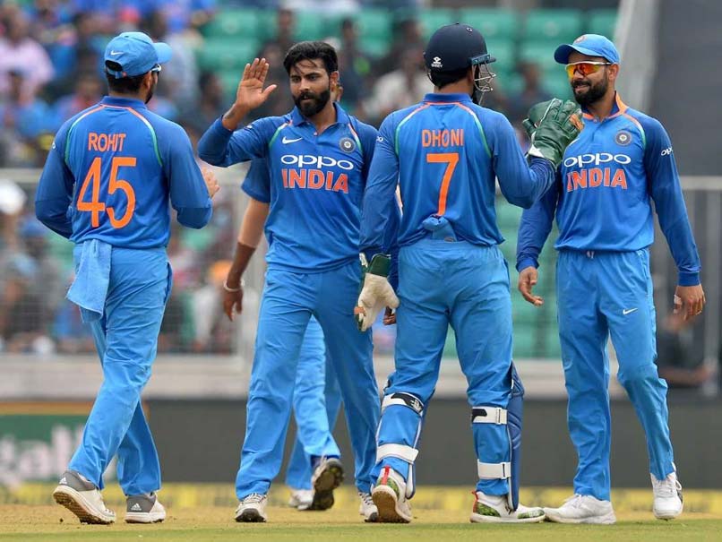 Watch: Ravindra Jadeja Convinces MS Dhoni, Virat Kohli To Take DRS Review