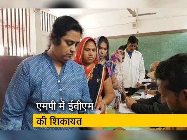 मध्य प्रदेशः मतदान के दौरान खराब हुईं ईवीएम, सिंधिया ने की शिकायत