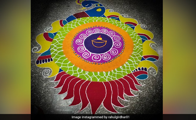 दिवाली 2018: रंगोली के सबसे आसान और खूबसूरत डिज़ाइन, बनाएं और करें अपने घर में लक्ष्मी जी का स्वागत