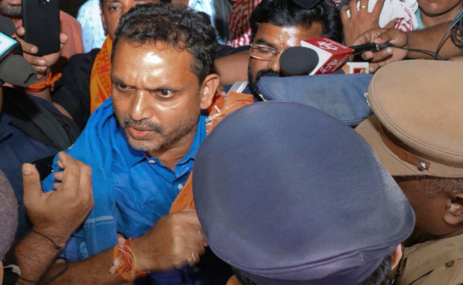 "You Can't Stop Us," Says BJP Leader Near Sabarimala, Taken Away By Cops