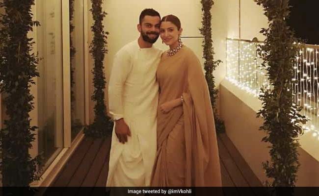 पत्‍नी अनुष्‍का शर्मा के साथ नजर आए विराट कोहली, प्रशंसकों से कहा-हैप्‍पी दीपावली..