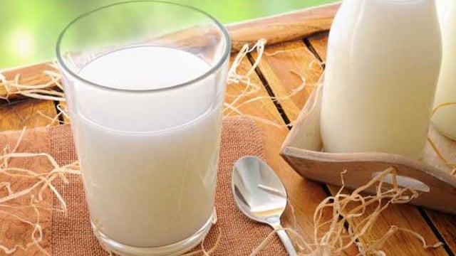 Milk has several essential vitamins like A, B and D which help in the absorption of calcium