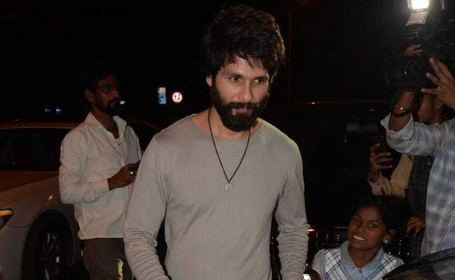 Shahid Kapoor Wore Paint-Splattered Jeans. Try His Look
