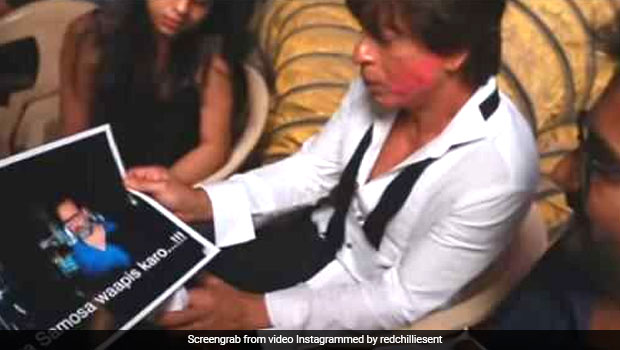 Watch: Shah Rukh Khan Tries To Solve The Mystery Of Zero Director Anand L Rai's Lost Samosa!