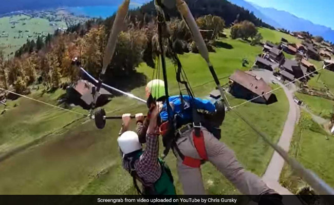 पायलट की एक चूक से ग्लाइडर पर फंसी शख्स की जान, एक हाथ से लटका रहा, देखें VIDEO