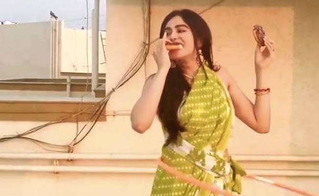 बॉलीवुड एक्ट्रेस ने चक्कर काट-काटकर खाए डोनट, इस अनोखे अंदाज में मनाई दिवाली Video हुआ वायरल