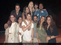 प्रियंका चोपड़ा की शादी का जश्न शुरू, जेठ-जेठानी के साथ देर रात तक चली पार्टी... देखें Video प्रियंका चोपड़ा की शादी का जश्न शुरू, जेठ-जेठानी के साथ देर रात तक चली पार्टी... देखें Video