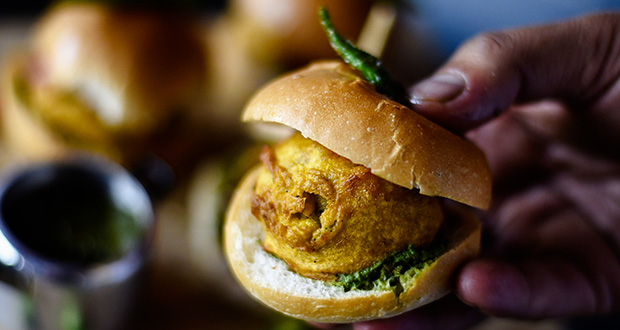 Vada Pav: History Of This Popular Mumbai Snack Would Make You Want To Grab One Right Now!&nbsp;