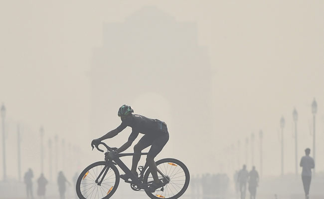 Delhi Air Quality Remains "Very Poor" As Capital Sees A Misty Morning