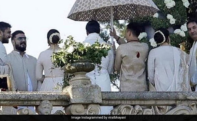 दीपिका पादुकोण-रणवीर सिंह की शादी की तस्वीरें आई सामने, यूं दिखी 'बाजीराव-मस्तानी' की जोड़ी